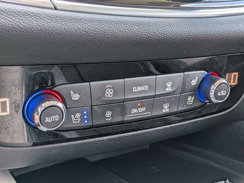 Used 2022 Buick Enclave Avenir w/ Avenir Technology Package FWD image 31