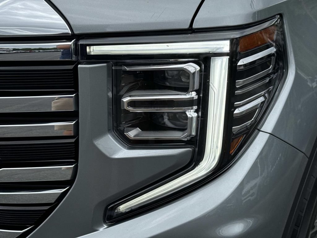 Used 2025 GMC Sierra 1500 SLT AWD/4WD image 9