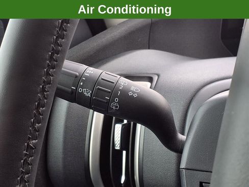 Used 2025 Ford Expedition Active image 21