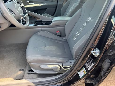 Used 2025 Hyundai Elantra SEL FWD image 8