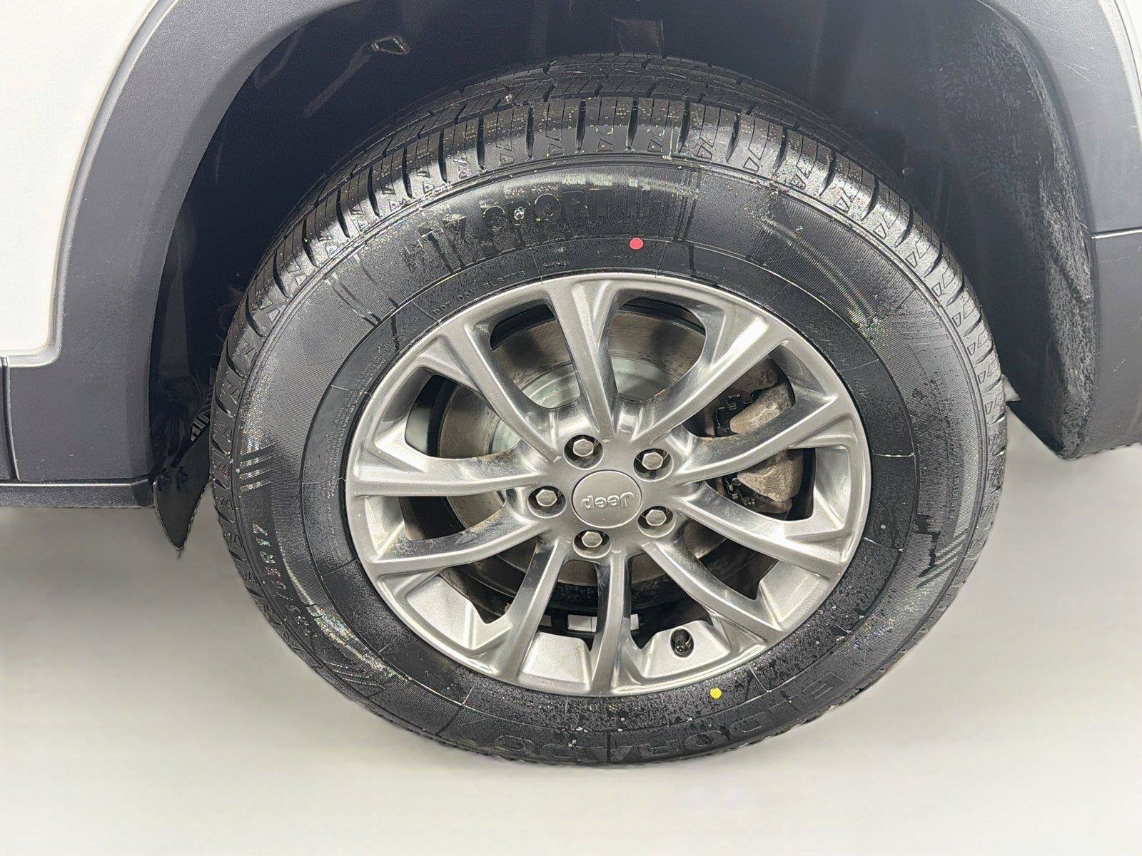 Used 2021 Jeep Cherokee Latitude Lux w/ Comfort/Convenience Group AWD/4WD image 35