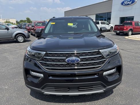 Used 2023 Ford Explorer XLT w/ Equipment Group 202A image 8