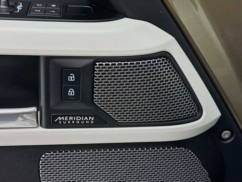 Used 2023 Land Rover Defender 110 X-Dynamic SE image 19