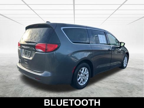 Used 2017 Chrysler Pacifica LX FWD image 5