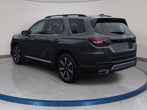 Used 2023 Honda Pilot Touring image 7