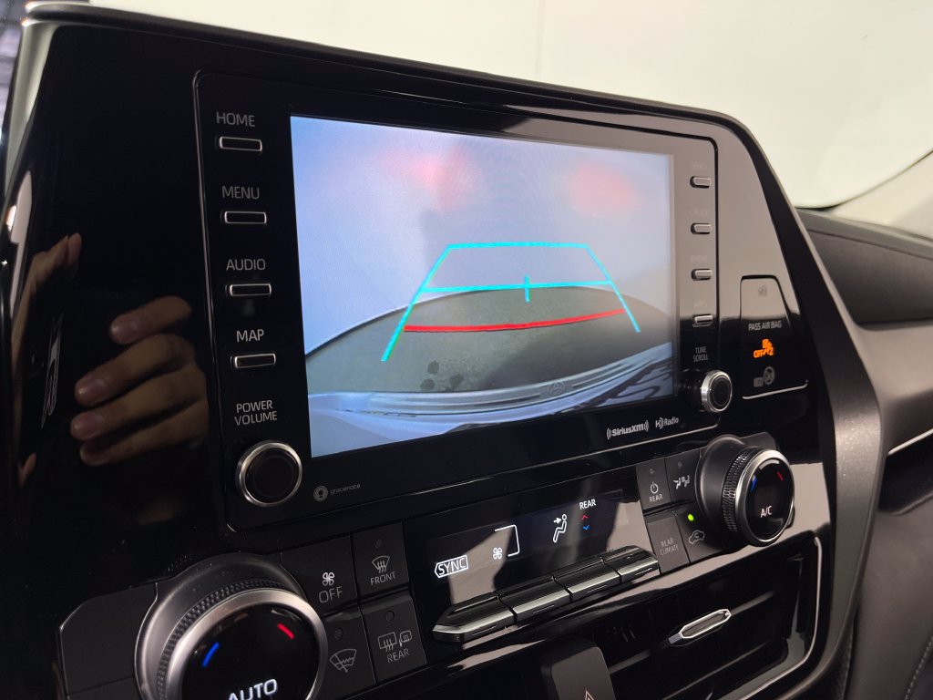 Certified 2022 Toyota Highlander LE FWD image 21