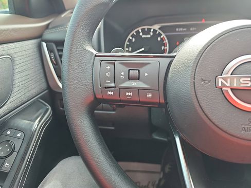Used 2023 Nissan Rogue SV FWD image 36