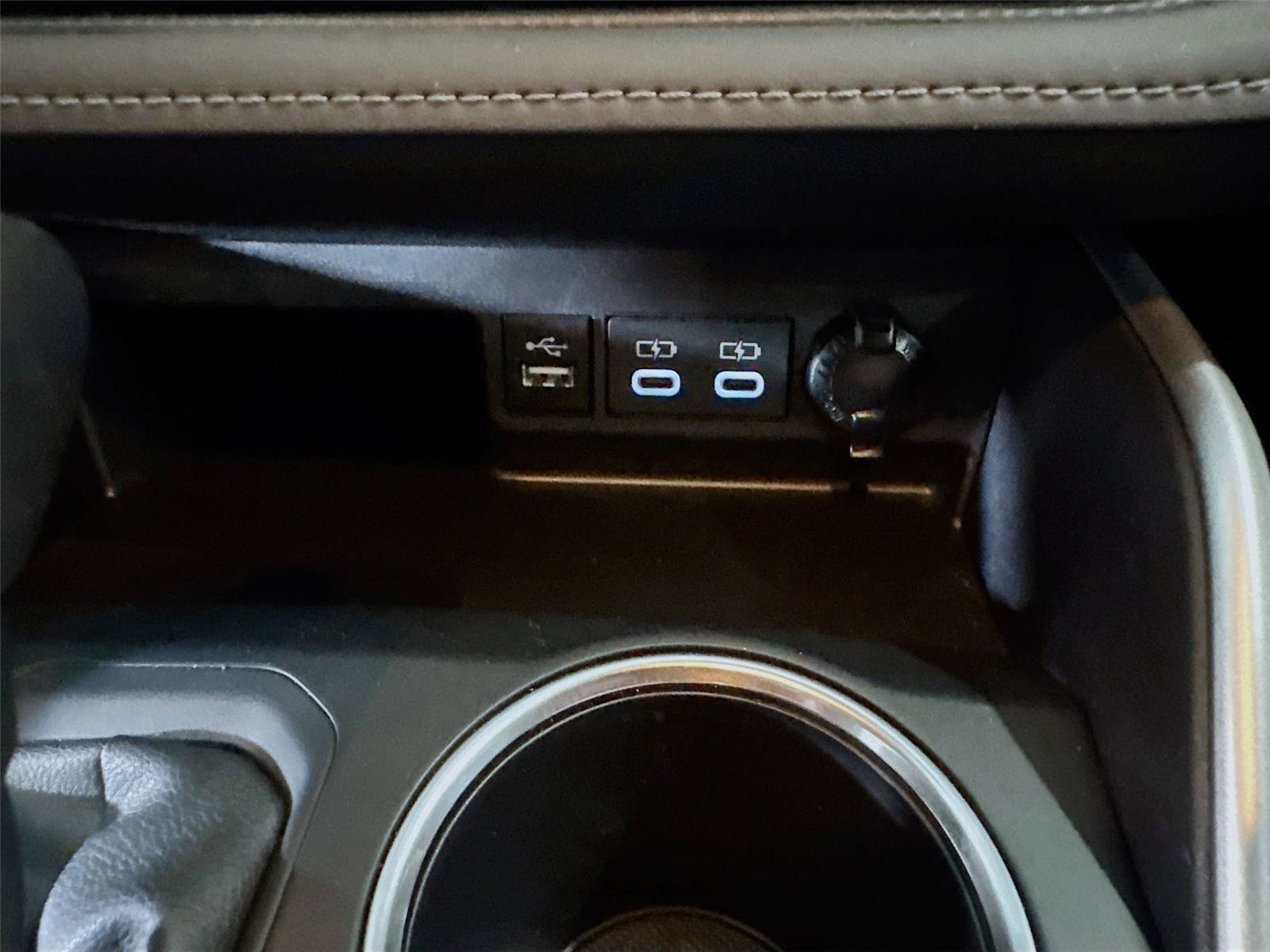 Used 2024 Toyota Highlander XSE FWD image 16
