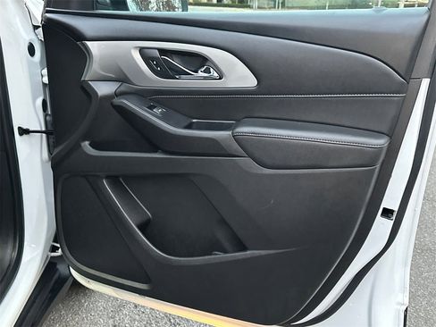 Used 2022 Chevrolet Traverse LT w/ Midnight/Sport Edition image 15
