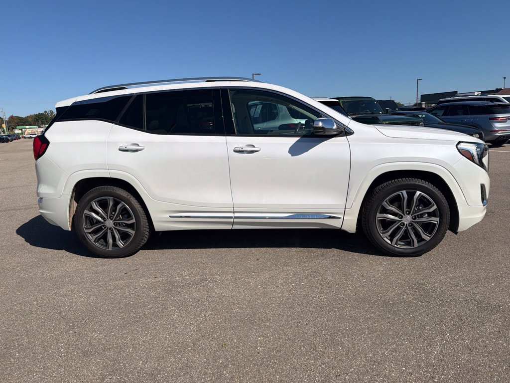 Used 2020 GMC Terrain Denali w/ Denali Premium Package AWD/4WD image 5