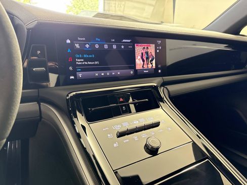 Used 2025 Porsche Panamera RWD image 24