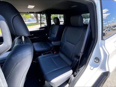 Used 2025 Lexus GX 550 w/ Accessory Package (2T) AWD/4WD image 16