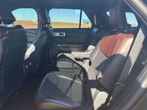 Used 2020 Ford Explorer Platinum w/ Premium Technology Package image 10