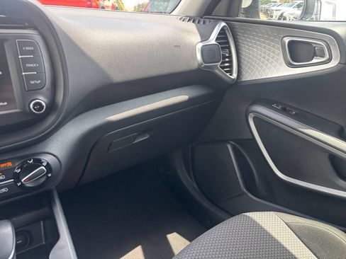 Used 2025 Kia Soul LX w/ LX Technology Package FWD image 33