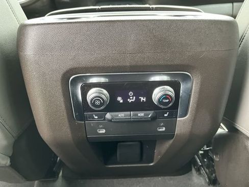 Used 2022 GMC Yukon SLT w/ SLT Premium Package AWD/4WD image 24