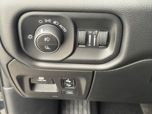 New 2026 RAM 1500 4x4 Crew Cab image 27