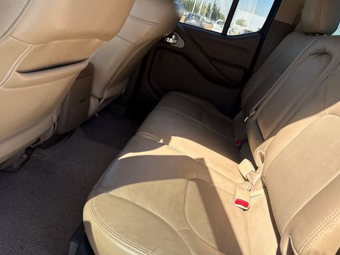 Used 2006 Nissan Frontier LE w/ (X01) Leather Pkg RWD image 5