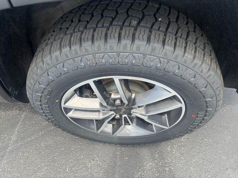 Used 2019 Jeep Grand Cherokee Limited AWD/4WD image 8