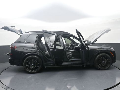 Used 2025 BMW X7 M60i AWD/4WD image 47