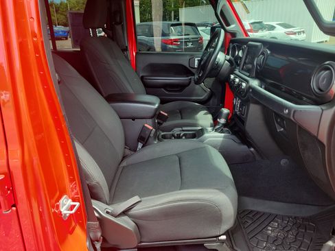 Used 2021 Jeep Gladiator Sport AWD/4WD image 17