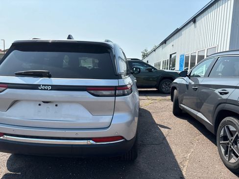 Used 2024 Jeep Grand Cherokee Limited 4xe AWD/4WD image 9