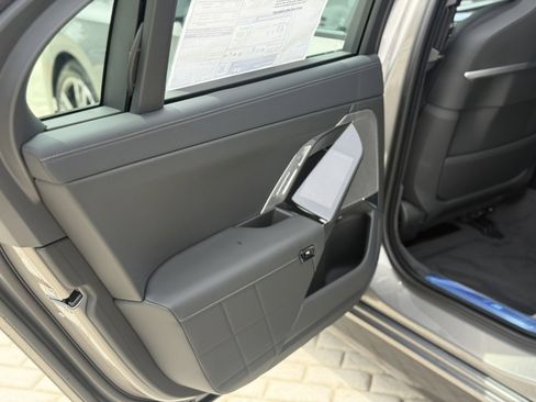 New 2026 BMW 740i RWD image 16
