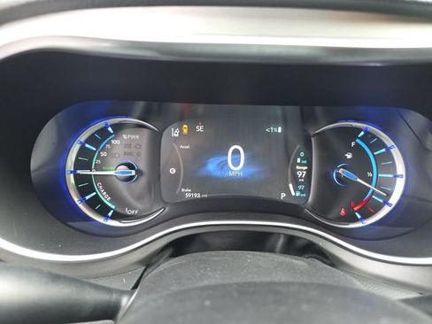 Used 2021 Chrysler Pacifica Limited w/ Uconnect Theater Family Group FWD image 12