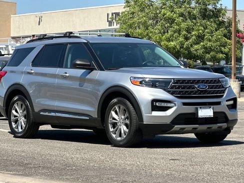 Certified 2022 Ford Explorer XLT w/ Equipment Group 202A RWD image 10