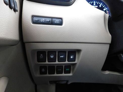 Used 2019 Nissan Rogue SL w/ Premium Package image 38