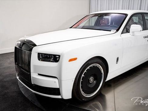 Used 2024 Rolls-Royce Phantom Sedan RWD image 8
