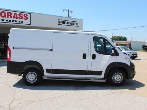 Used 2025 RAM ProMaster 2500 w/ U-Haul Equipment Group FWD image 3