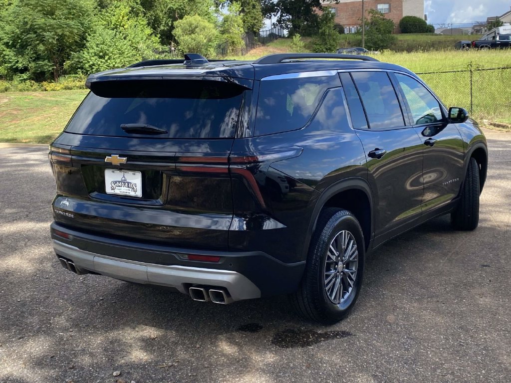 Used 2026 Chevrolet Traverse LT FWD image 9