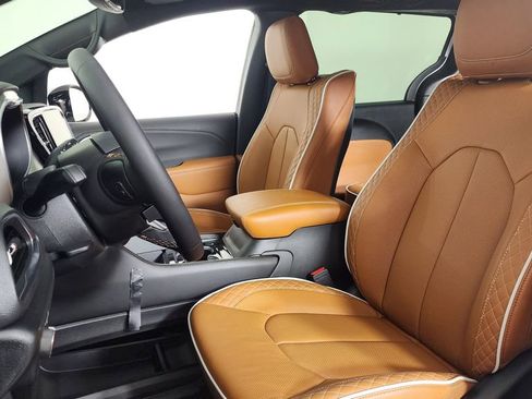 New 2026 Chrysler Pacifica Pinnacle image 15