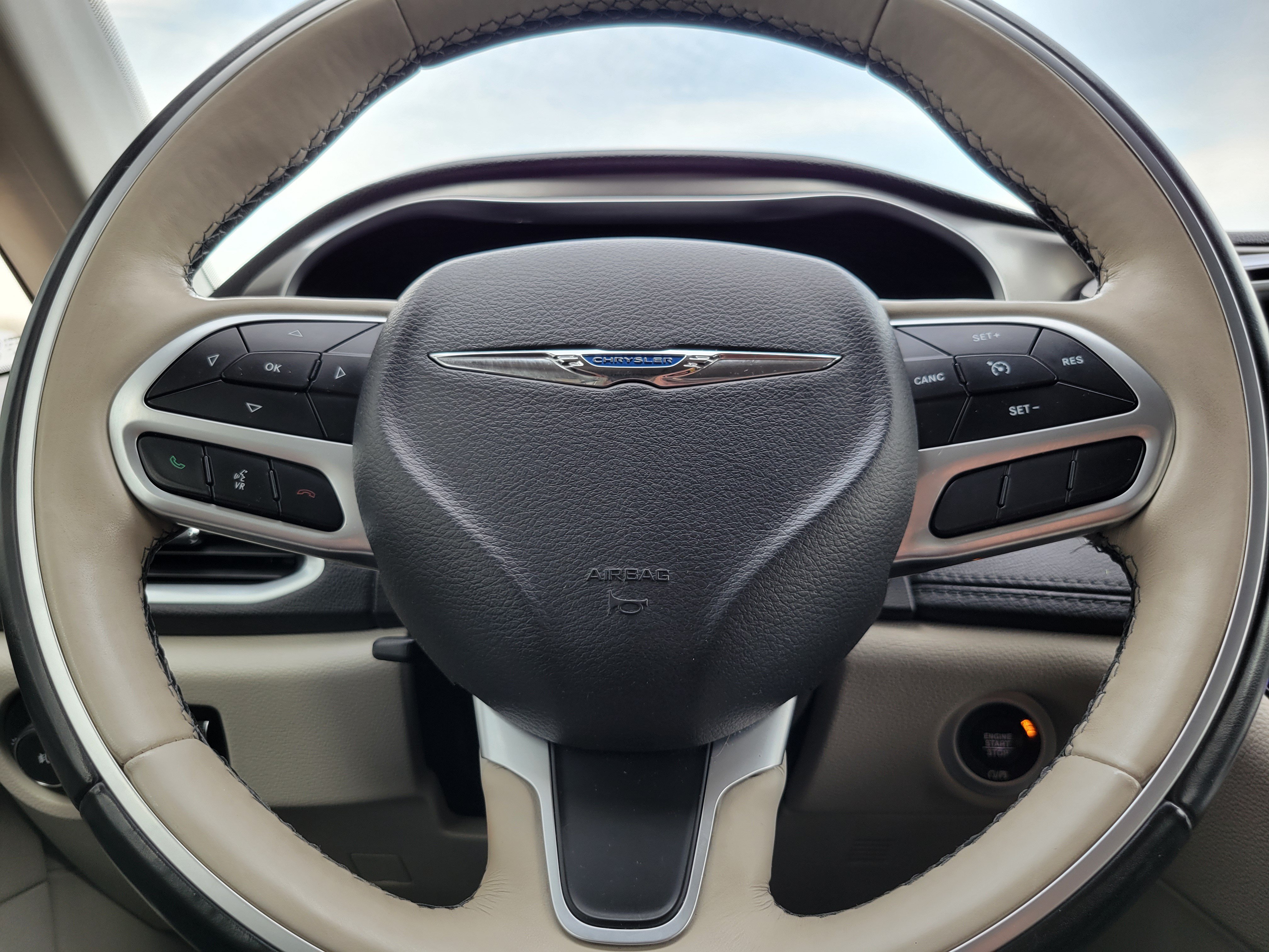 Used 2018 Chrysler Pacifica Limited FWD image 9