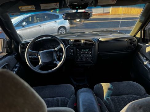 Used 2002 Chevrolet Blazer LS w/ Preferred Equipment Group image 26