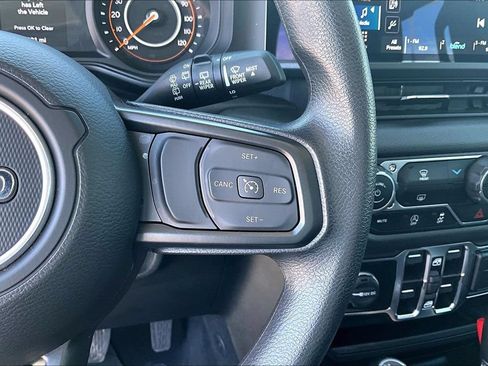Used 2025 Jeep Wrangler Unlimited Sport AWD/4WD image 12
