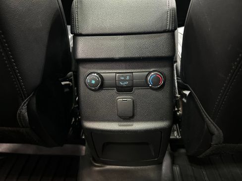 Used 2018 Ford Explorer XLT w/ Equipment Group 202A AWD/4WD image 26