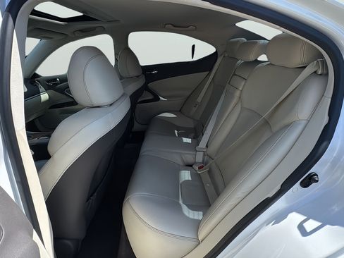 Used 2011 Lexus IS 250 w/ Premium Pkg Value Edition RWD image 32