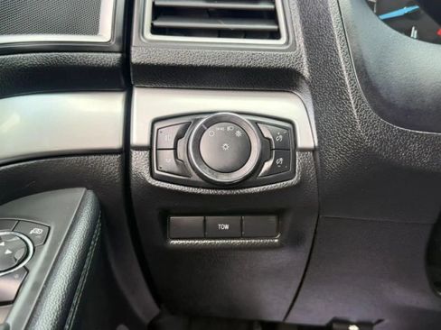 Used 2017 Ford Explorer XLT AWD/4WD image 29