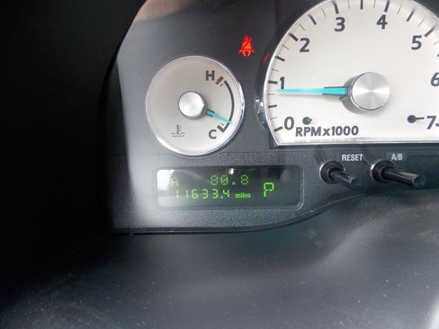 Used 2005 Ford Thunderbird RWD image 12