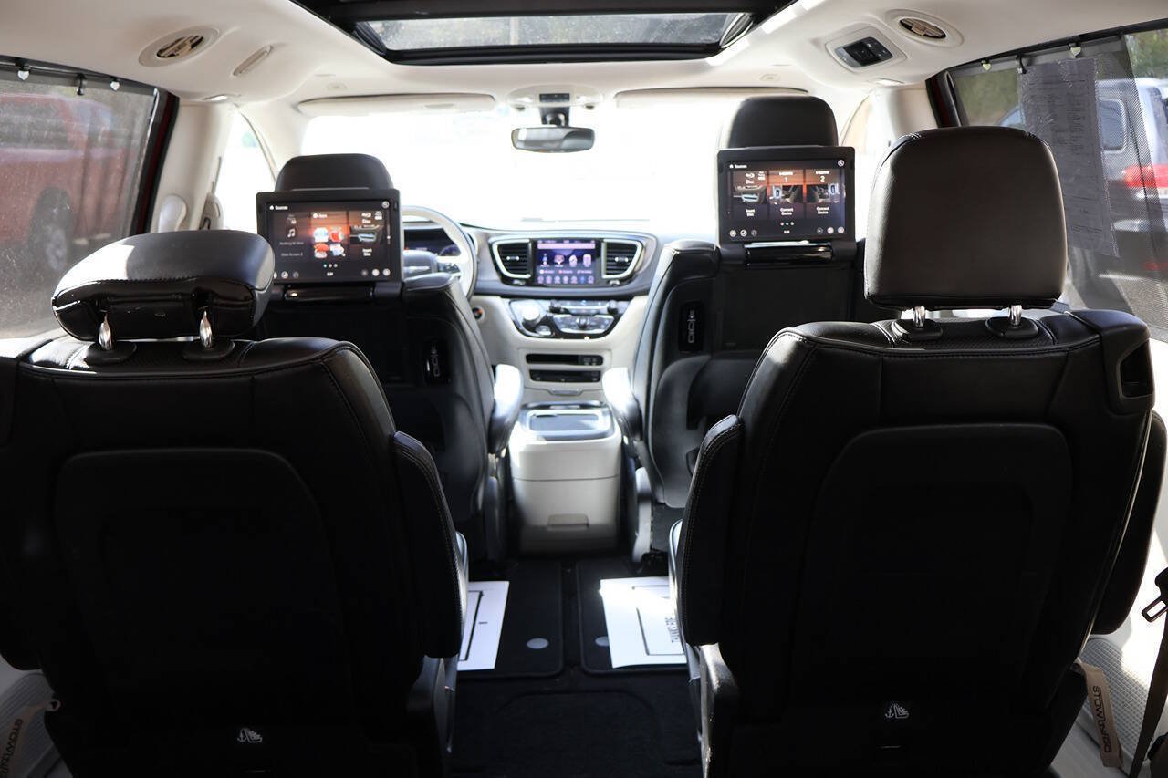 Used 2018 Chrysler Pacifica Limited FWD image 12