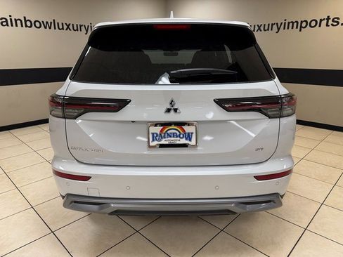 New 2025 Mitsubishi Outlander SE image 5