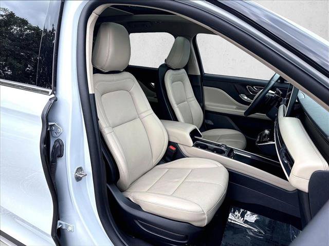 Used 2025 Lincoln Corsair Reserve FWD image 9