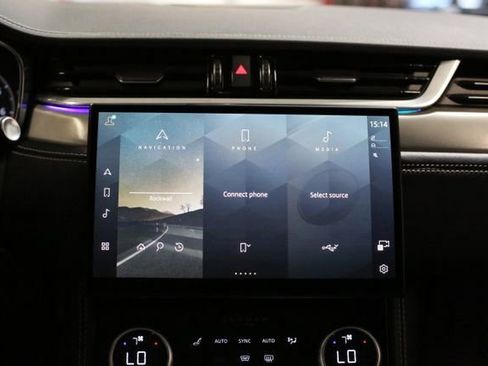 Used 2024 Jaguar F-PACE R-Dynamic S image 13