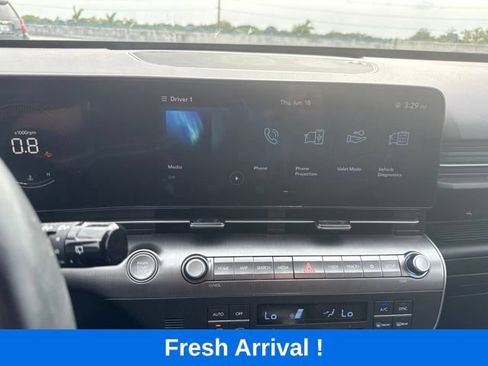 Used 2025 Hyundai Kona SEL FWD image 7