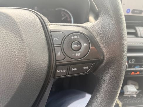 Used 2025 Toyota RAV4 XLE AWD/4WD image 19