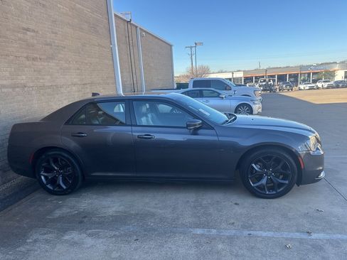 Used 2023 Chrysler 300 S image 5