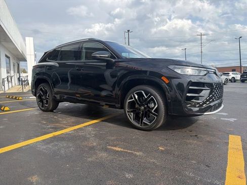 New 2026 Volkswagen Tiguan SEL R-Line AWD/4WD image 9