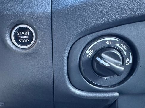 Used 2022 Nissan Frontier SV image 14