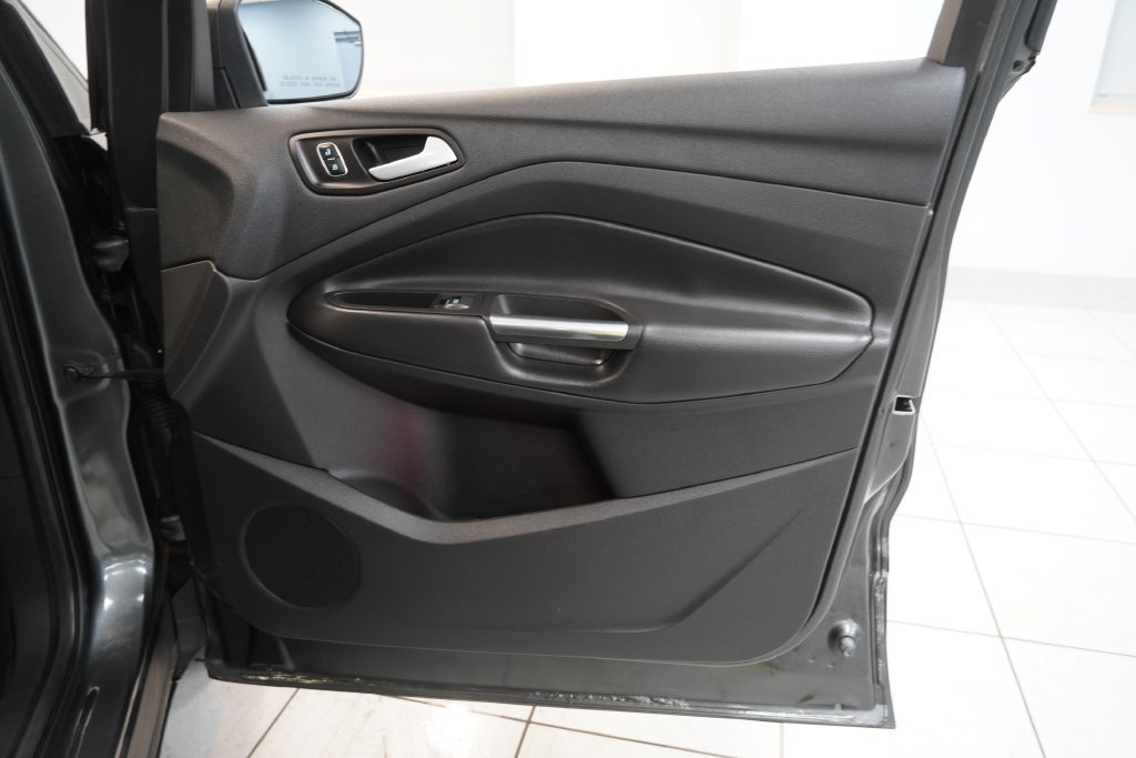 Used 2018 Ford Escape Titanium w/ Ford Safe & Smart Package AWD/4WD image 35